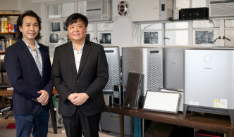 室内环境测量及改善专家罗国涌（左）及利民实业有限公司集团副主席黄文显博士（右）。
