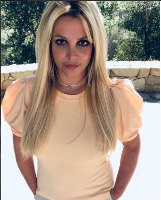 Britney Spears監護權案勝訴後，卻在網上鬧Christina Aguilera不幫口。