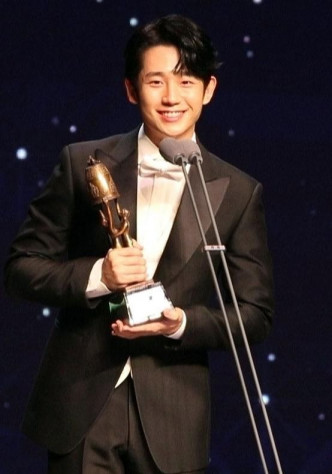 丁海寅憑電影《愉悅的音樂專輯》奪得最佳新人男演員。