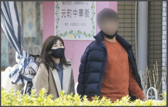 福原爱被拍到与型男同游横滨更一起返回酒店，惹来出轨丑闻。