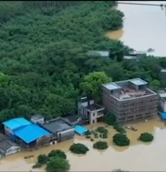 受持续暴雨影响，广东多地严重水浸。(网图)