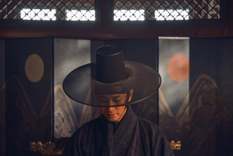 朱智勋在《尸战朝鲜２》饰演年幼丧母的王世子，出色表现令他夺得最佳男演员奖项。