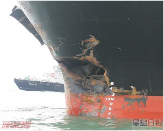 涉事內地貨船「耀海」號船頭損毀凹陷。資料圖片
