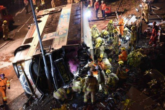 2月10日發生大埔公路巴士翻側，造成19人死、66人傷。資料圖片