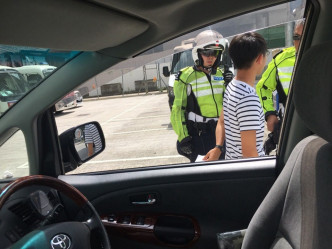 香港眾志稱車輛被警察扣查。周庭圖片