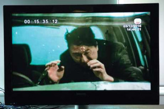 交通意外

4年前拍劇集《致命復活》時遇交通意外，王浩信的額頭撞向擋風玻璃受傷。