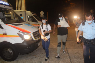 两人分别头及脚伤，和手受伤，清醒被送往广华医院治理。