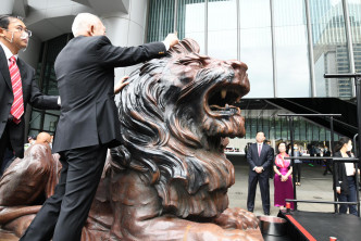 滙豐總行2隻銅獅完成首階段修復，今日重新揭幕。