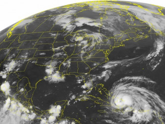 科學家發現颶風和地震同一時間發生的現象。AP圖片