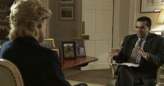 BBC前记者巴希尔于1995年涉诱骗戴安娜受访，谈及她与王储查里斯的婚姻问题。网图