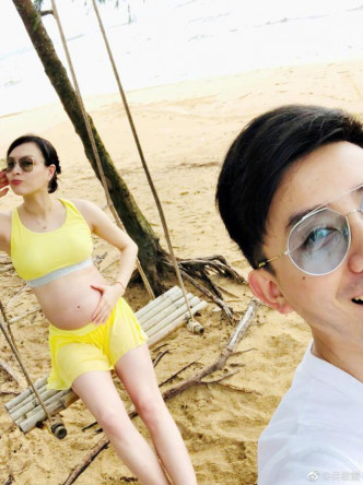 吴敏霞今早在微博首晒孕肚照片。网图