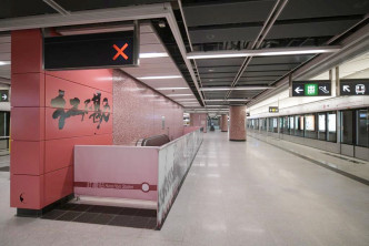 红磡站屯马线新月台