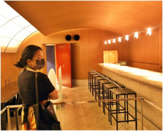 倉俁史朗1988年為東京清友壽司吧創作的室內設計作品。