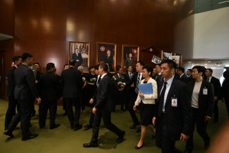 林郑月娥今早到立法会出席《施政报告》答问大会。