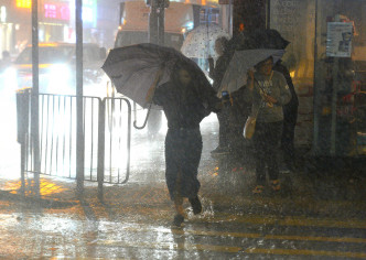 预测五一劳动节有狂风大雨及雷暴。资料图片