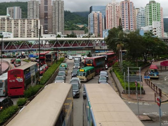 现场交通挤塞。香港突发事故报料区相片