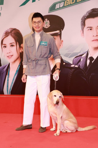 袁伟豪表示之前养过狗，最近比较忙转养猫。