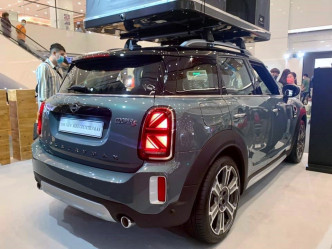 MINI Countryman Cooper S版($449,800起)首批現貨限量奉送價值逾十萬元升級裝備。