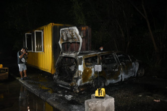 大欖涌私家車疑遭縱火現場。