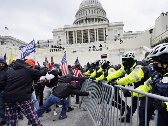 国会暴乱中有超过四百人被起诉。AP资料图片