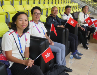 刘江华（左三）于印尼雅加达展开访问行程。政府新闻处图片