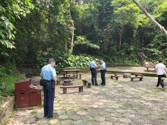 警员到场调查。梁国峰摄