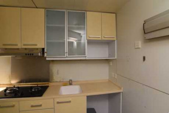 厨房置有多组厨柜，贮物空间充裕。