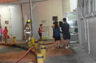 消防到场将火救熄。