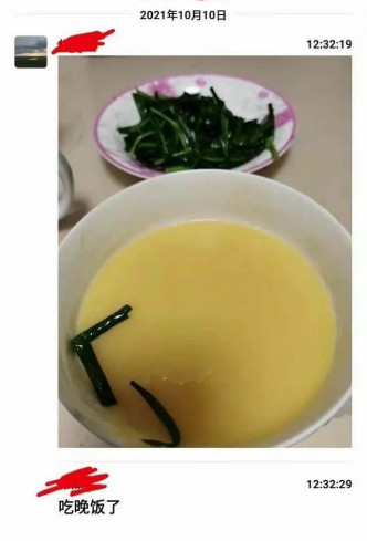 父亲以清菜玉米粥作晚饭，却被女儿批评卖惨。 （网上图片）