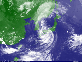 「罗莎」直扑日本四国。日本气象厅图片