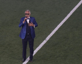 意大利失明男高音Andrea Bocelli于揭幕礼献唱。AP