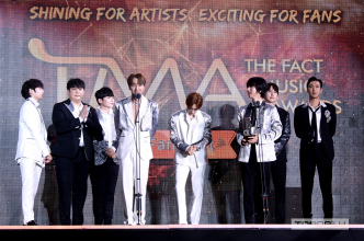 Super Junior久違出席頒獎禮。