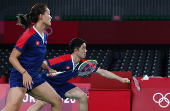 香港羽毛球混雙組合鄧俊文及謝影雪落入銅牌戰。AP