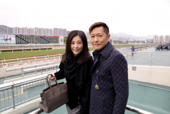 苏志威与太太刘小慧不时出席马场活场。