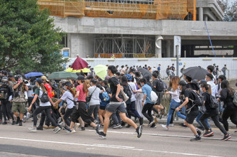 大批示威者在灣仔及銅鑼灣一帶聚集。