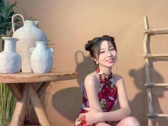 網絡歌手潘柚彤憑一曲《學貓叫》成名。 （網上圖片）