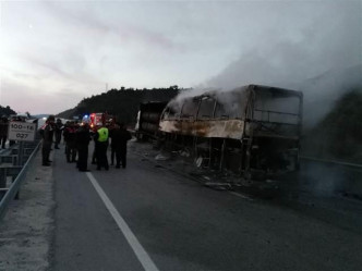 土耳其有巴士撞向货车 造成13死20伤。网上图片