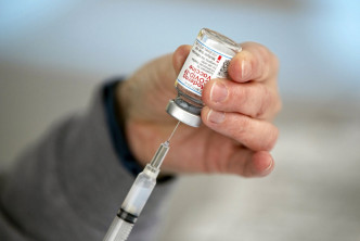 美國西維珍尼亞州為長者接種疫苗。AP圖片