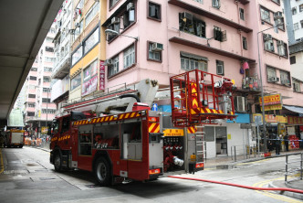 消防調查起火原因。