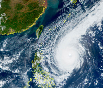 超強颱風玉兔環流廣闊。日本氣象廳衛星