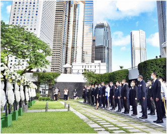 港府今早在香港大会堂纪念花园举行纪念仪式。