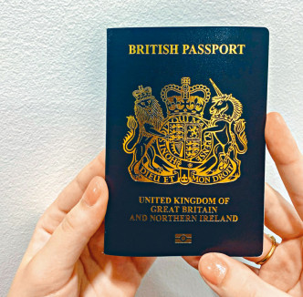 英国脱欧后，护照封面已由欧盟的酒红色改为蓝色。