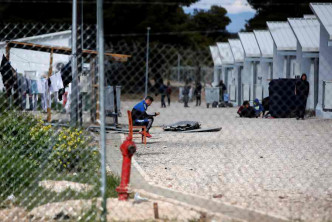 難民營環境擁擠衛生條件欠佳恐成為疫情爆發點。AP