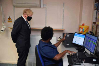 約翰遜強調NHS醫療系統要作好準備防範疫情第二波爆發。AP