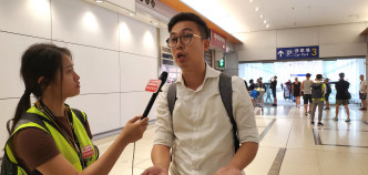 香港乘客吴先生不满机管局拒处理示威者。