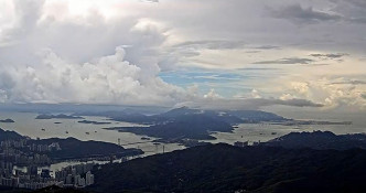 大帽山新增攝影機拍攝到的積雨雲發展過程。影片截圖