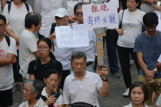 有年长市民发起「银发族静默游行」