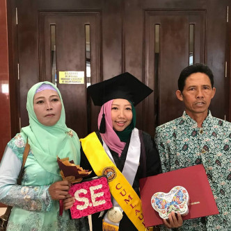 Erwiana大学毕业。facebook图片