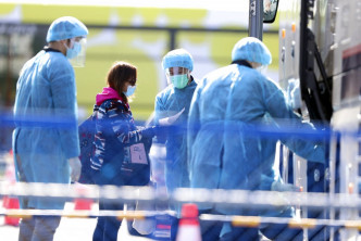 日本承认23人未经病毒检测就落船。AP图片
