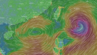 天文台解釋，熱帶氣旋「納沙」與南海低壓區之間存在不確定性